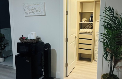 Mariner House | Cozy Luxury room in Cape Coral Florida.