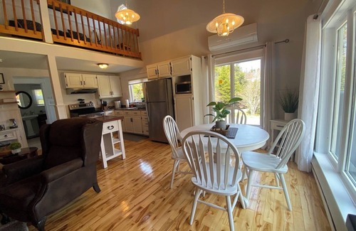Terra Nova Cottage | Cozy Mahers Cottage - Hot tub