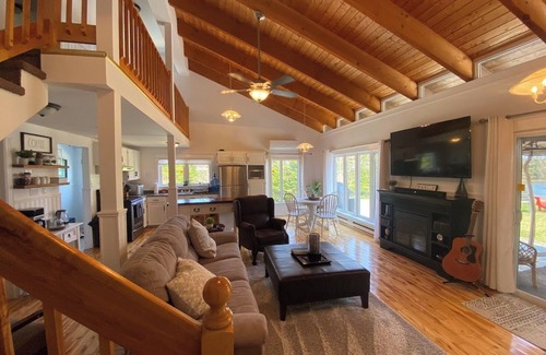 Terra Nova Cottage | Cozy Mahers Cottage - Hot tub