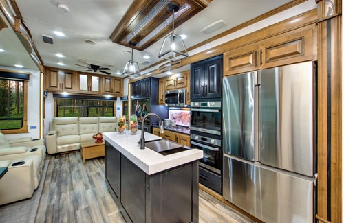 Winterville House | Cozy Mansion on Wheels for Rent Monthly/Annually ONLY.