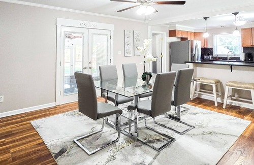 Matthews House | Cozy Matthews Getaway – 1 King, 2 Queens, Stylish & Central!