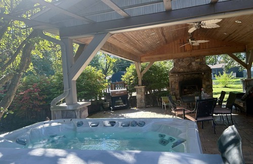 Mundy Township Cottage | Cozy Michigan Home -outside oasis , near the airport