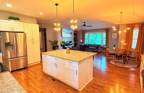East Point House | Cozy Mid Century Modern Home w/EV Charger
