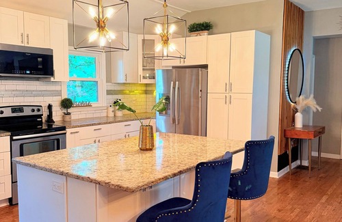 East Point House | Cozy Mid Century Modern Home w/EV Charger