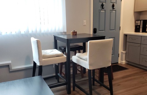 Linda Mar Apartment | Cozy, modern 1-bedroom guest suite with backyard ocean view!