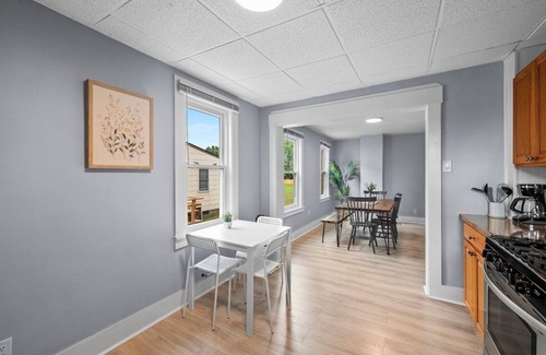 Natrona Heights Apartment | Cozy&Modern 2 Bdr Apt Natrona