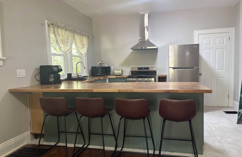 Westwood House | Cozy Modern 2 Bedroom House Near Downtown Cincinnati in Historic Westwood