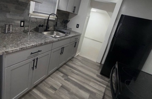 Redford House | Cozy Modern 2-bedroom house in wonderful Detroit/Redford Area.