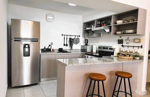 San Salvador Condo | Cozy & Modern Apartment with City Views/3BR-2BA/Pool/Gym/Sky Lounge
