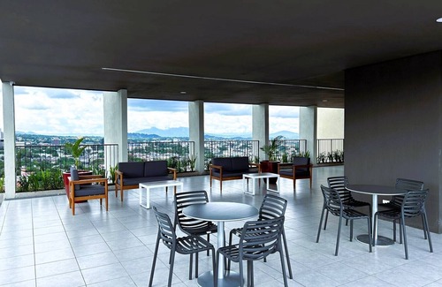San Salvador Condo | Cozy & Modern Apartment with City Views/3BR-2BA/Pool/Gym/Sky Lounge