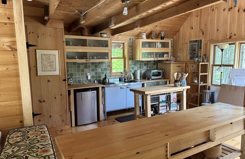 Wilmot Cabin | Cozy Modern Cabin on Sunapee Ragged Kearsarge Greenway Trail. Hikers & Artists!