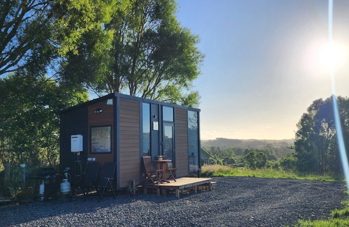 Waitoki Cabin | Cozy modern farm Cabin. Enjoy the relaxing rural vibe just 40 minutes from CBD