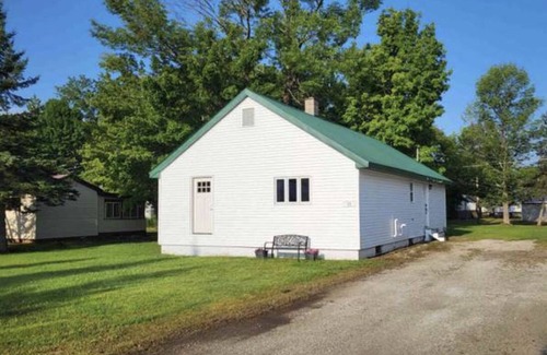 White Pine House | Cozy modern home close to Porcupine mountains and on snowmobile trail
