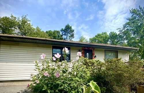 South Fallsburg House | Cozy Modern Updated House in Catskills