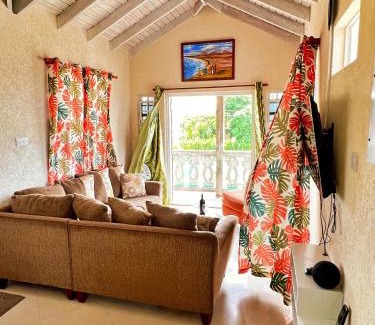 Ruby Apartment | Cozy Modern Upstairs 2 Bed A/C Apt Near 2 Everything