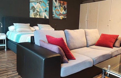 Trollhattan Apartment | Cozy/Modern vacation home in the heart of Trollhattan