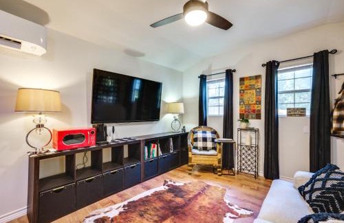 Montgomery House | Cozy Montgomery Cottage with Porch, Near Lake Conroe