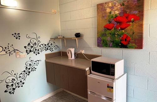 Strathmerton Hostel | Cozy Motel Room near Murray
