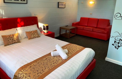 Strathmerton Hostel | Cozy Motel Room near Murray