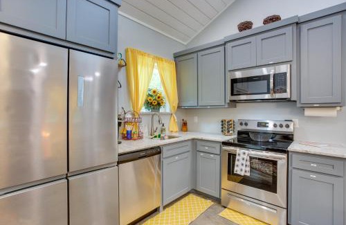Mount Vernon House | Cozy Mount Vernon Cabin Rental Near Fishing Lakes!