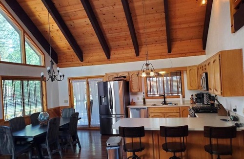 Pinetop House | Cozy Mountain Cabin in the Pines!