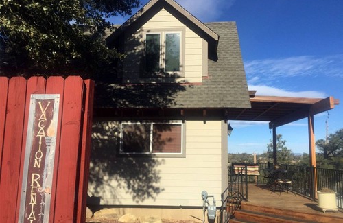 Prescott House | Cozy mountain chalet nestled at Thumb Butte with stunning views & 5 min to town.