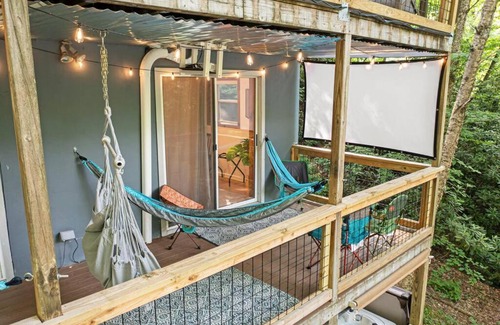 Mill Ridge House | Cozy Mountain Chalet With Hot Tub Outdoor Movie Screen And Fire Place