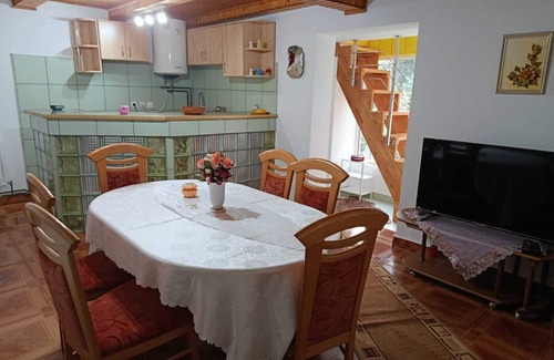 Recea Ski Chalet | Cozy Mountain Chalet with Garden and BBQ