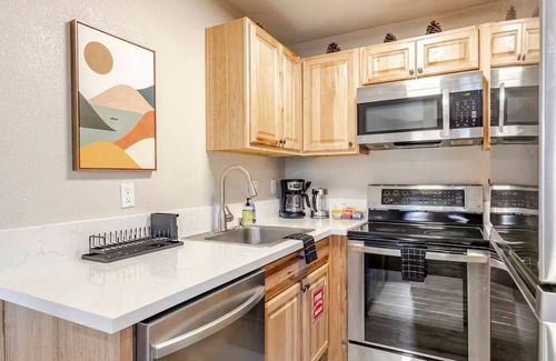 Tahoe Village Condo | Cozy Mountain Getaway in enchanting Lake Tahoe