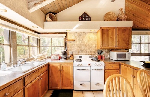 Blue River Cabin | Cozy Mountain Hideaway in Breckenridge. A Charming, Rustic Cabin Retreat