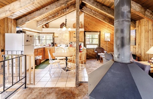 Blue River Cabin | Cozy Mountain Hideaway in Breckenridge. A Charming, Rustic Cabin Retreat
