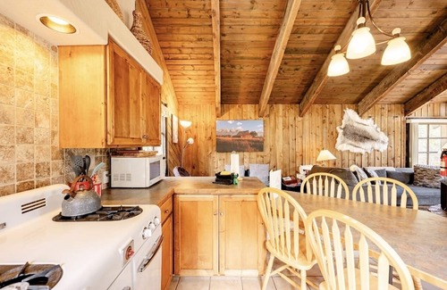 Blue River Cabin | Cozy Mountain Hideaway in Breckenridge. A Charming, Rustic Cabin Retreat