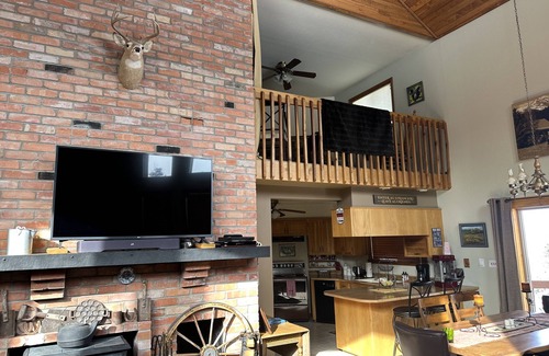 Westcliffe House | Cozy Mountain Home. 360 Mountain Views. Walking distance to Nat'l Forest trails.