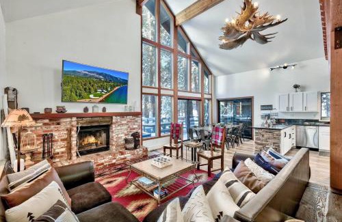 Kingswood Estates House | Cozy Mtn Cabin Hot Tub & 9 Min To Northstar