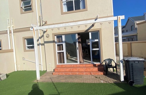 Marina da Gama Apartment | Cozy Muizenberg Holiday Home (near Surfers Corner Beach)