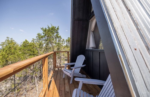 Valley Mills Cabin | Cozy nature cabin 30 minutes from Waco - pool-hot tub, views, fire pit, grill!
