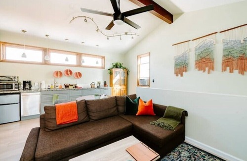 Sunnyside House | Cozy Neighborhood Spot Close to Downtown