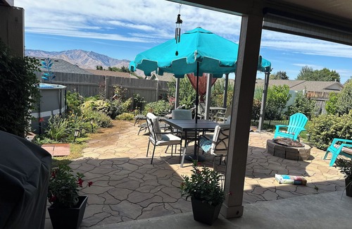 East Wenatchee Apartment | Cozy Neighborhood Retreat. Spacious kitchen. Large 1 bedroom 1 bath suite.