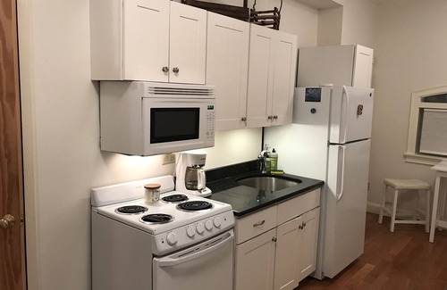 Northampton Condo | Cozy nest of a condo tiny home in Downtown Northampton- walk to Smith College!