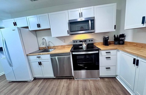Pooler Apartment | Cozy New Modern On I-95