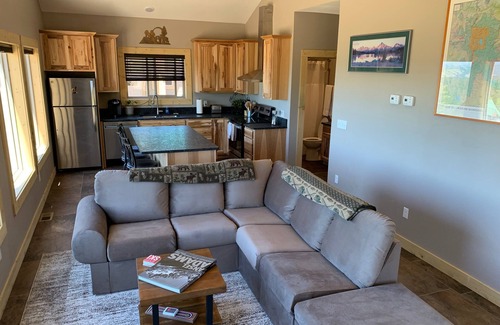 Georgetown House | Cozy new mountain guesthouse with epic view of Georgetown Lake and Pintler Range