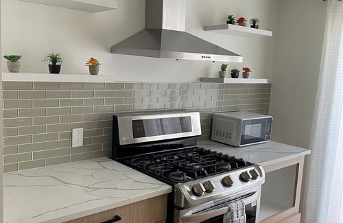 Passyunk Square House | Cozy Newbold Home: Philly Oasis!