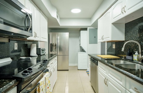 Tamarac House | Cozy Newly Re-done 3/2 w Large Pool!