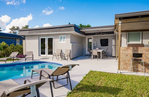 Tamarac House | Cozy Newly Re-done 3/2 w Large Pool!