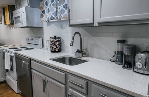 Irvington Apartment | Cozy Newly Renovated Apartment