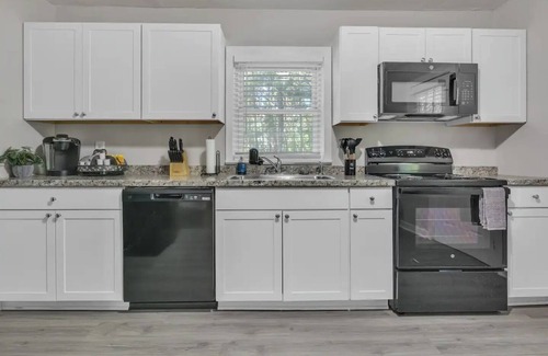 Newnan House | Cozy Newnan Retreat