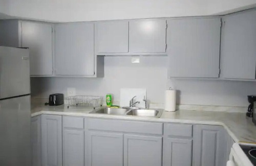 West Ridge Apartment | Cozy North Side Chicago Studio APT for Exploring
