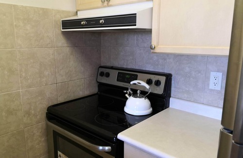 North York Condo | Cozy North York Centre 1 BR Condo + Parking
