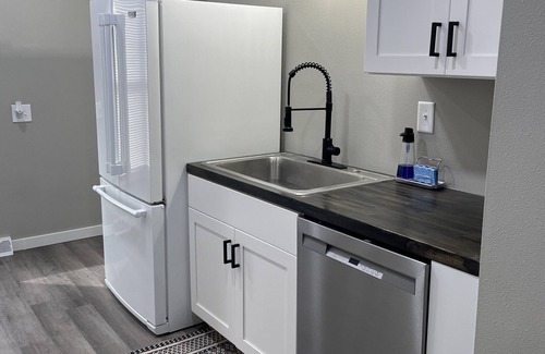 Creston House | Cozy Oak home,n super cute and comfy home located close to restaurants and bars!