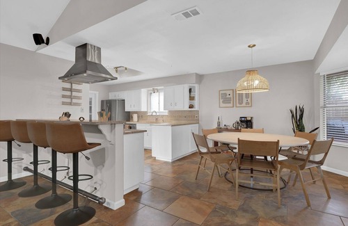 Georgetown House | Cozy Oak *Sleeps 10, Hot Tub, Fire Pit*